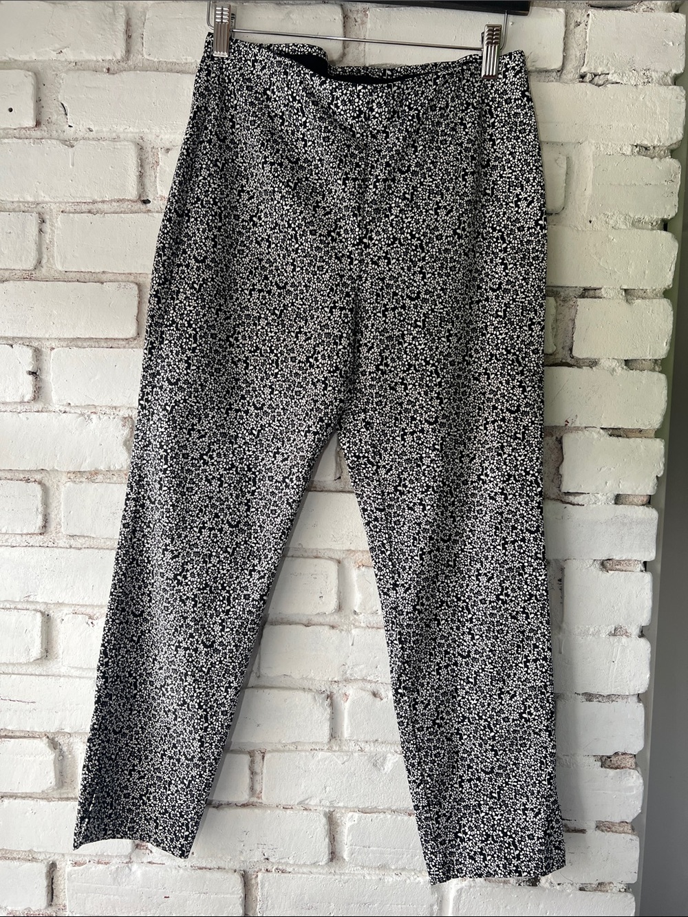 Haggar Black & White Floral Straight Leg Pants daisy pattern comfy work pant